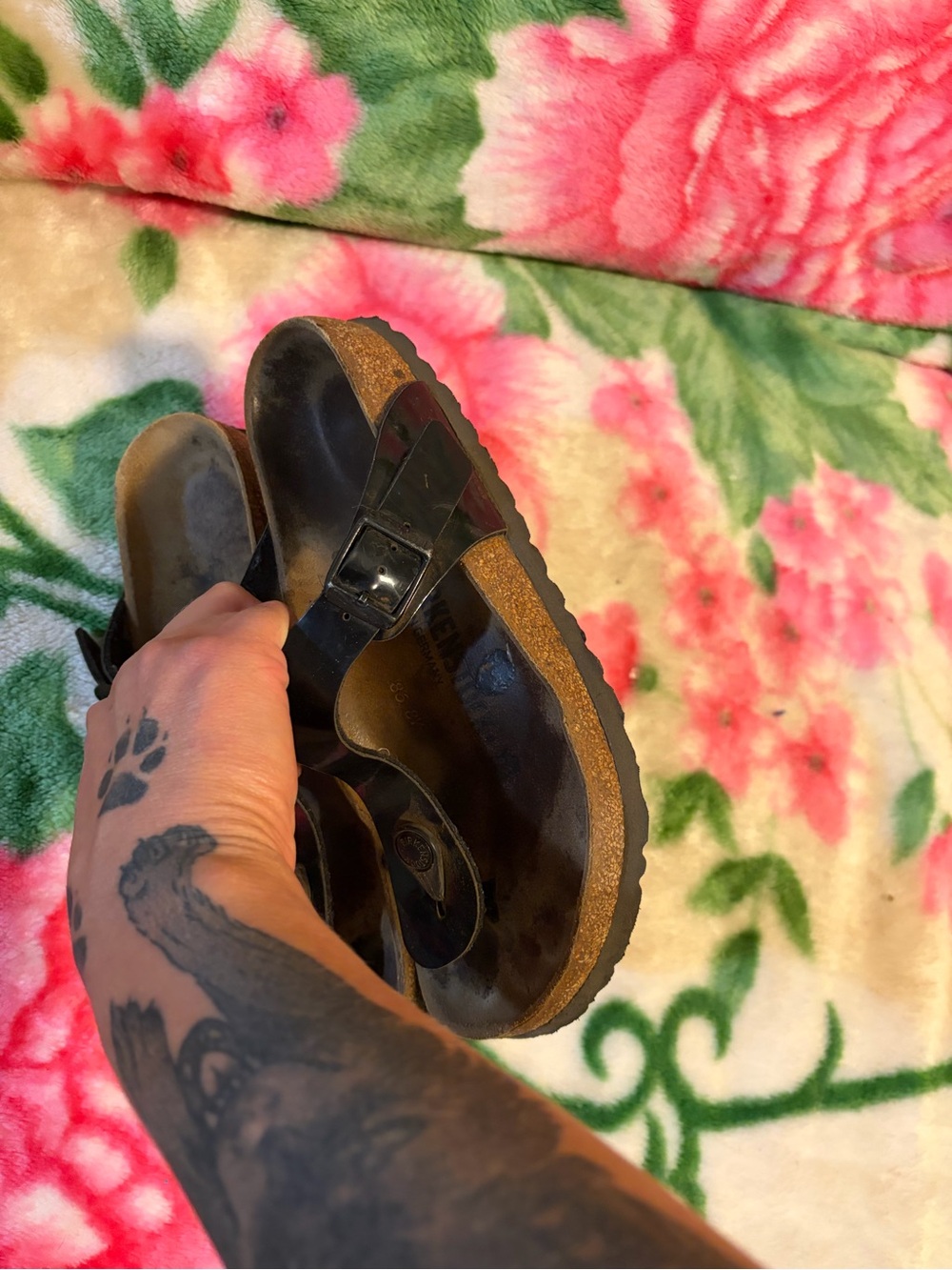 Birkenstock Black Patent Gizeh Style Women's Sandals - Picture 8 of 8